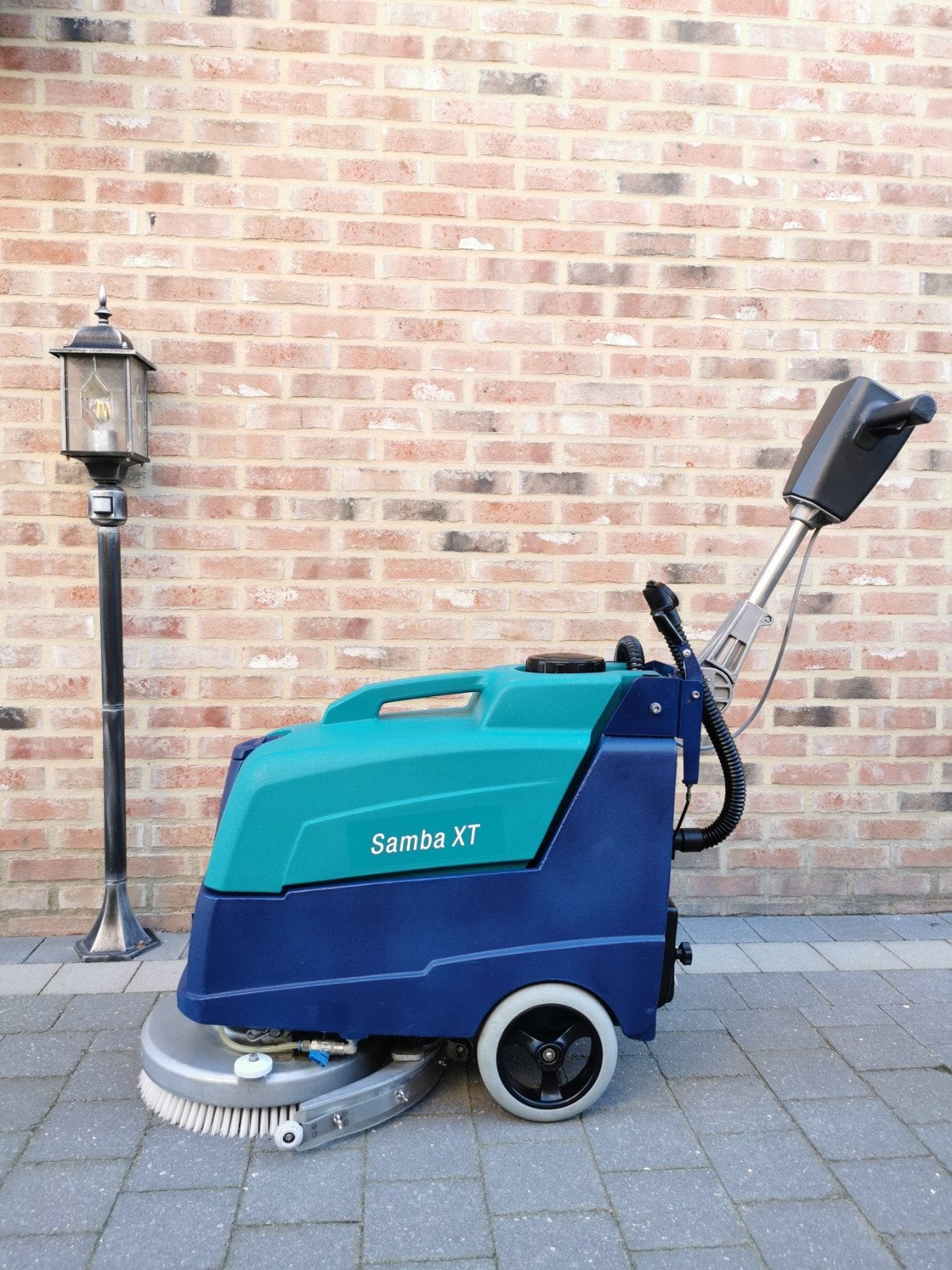 Wetrok Samba XT Professionele Schrobzuigmachine Nieuwe Accu', Enlèvement ou Envoi, Comme neuf, Machine de nettoyage à brosse