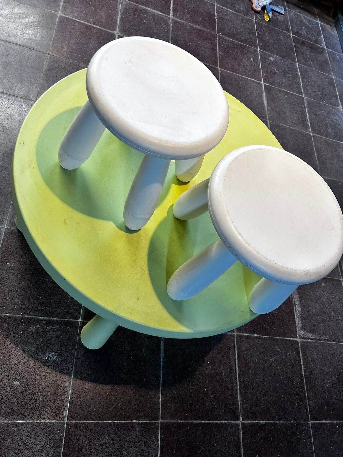 Table de jeu et sièges pour enfants, Enlèvement, Comme neuf