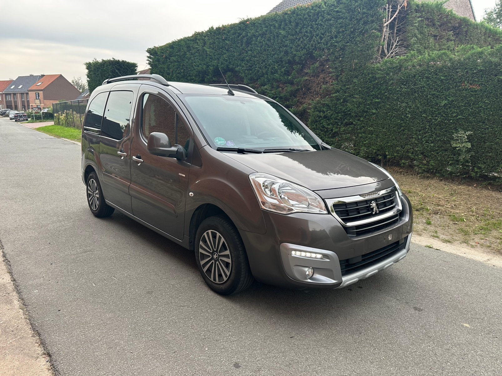 Peugeot Partner 1.2i 2018/111.000km/Navi, Stof, Mistlampen, Handgeschakeld, 5 deurs