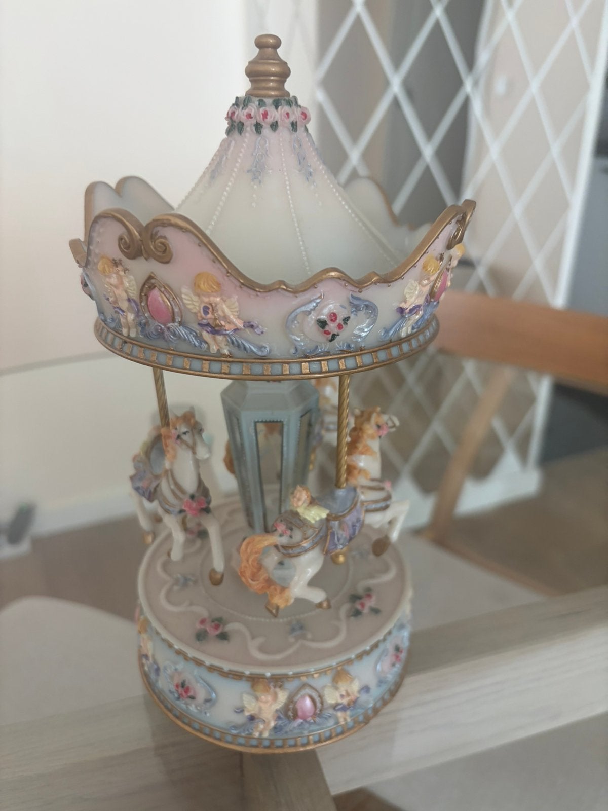 Carrousel musical ancien – décoration, Enlèvement