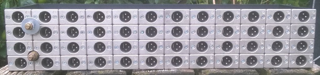 Patchpaneel-Verbindingspaneel 2x 24 in - 2x 24 uit, Muziek en Instrumenten, Kabels en Stekkers, Ophalen of Verzenden, Gebruikt