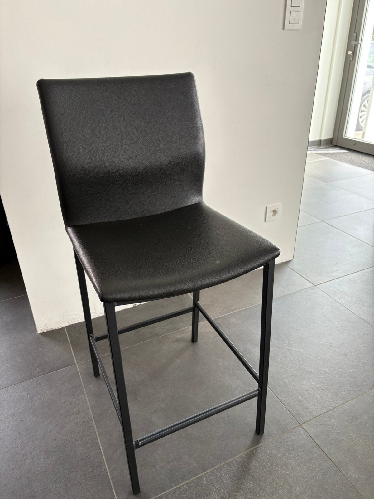 4 hoge stoelen bar, Huis en Inrichting, Ophalen, Met voetsteun, Leer, Zo goed als nieuw