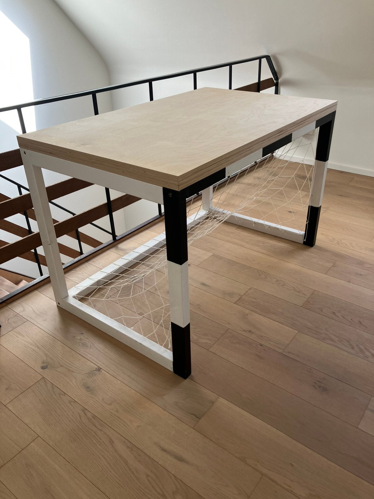 Kinder bureau - voetbalgoal - home made, Huis en Inrichting, Bureaus, Ophalen, Zo goed als nieuw