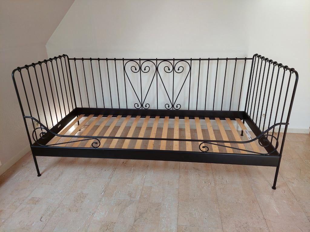 Ikea bed, Ophalen
