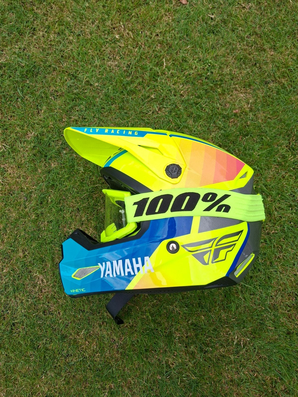 Motorcross of racehelm, maat 55cm, als nieuw!, Motoren, Kleding | Motorkleding, Ophalen