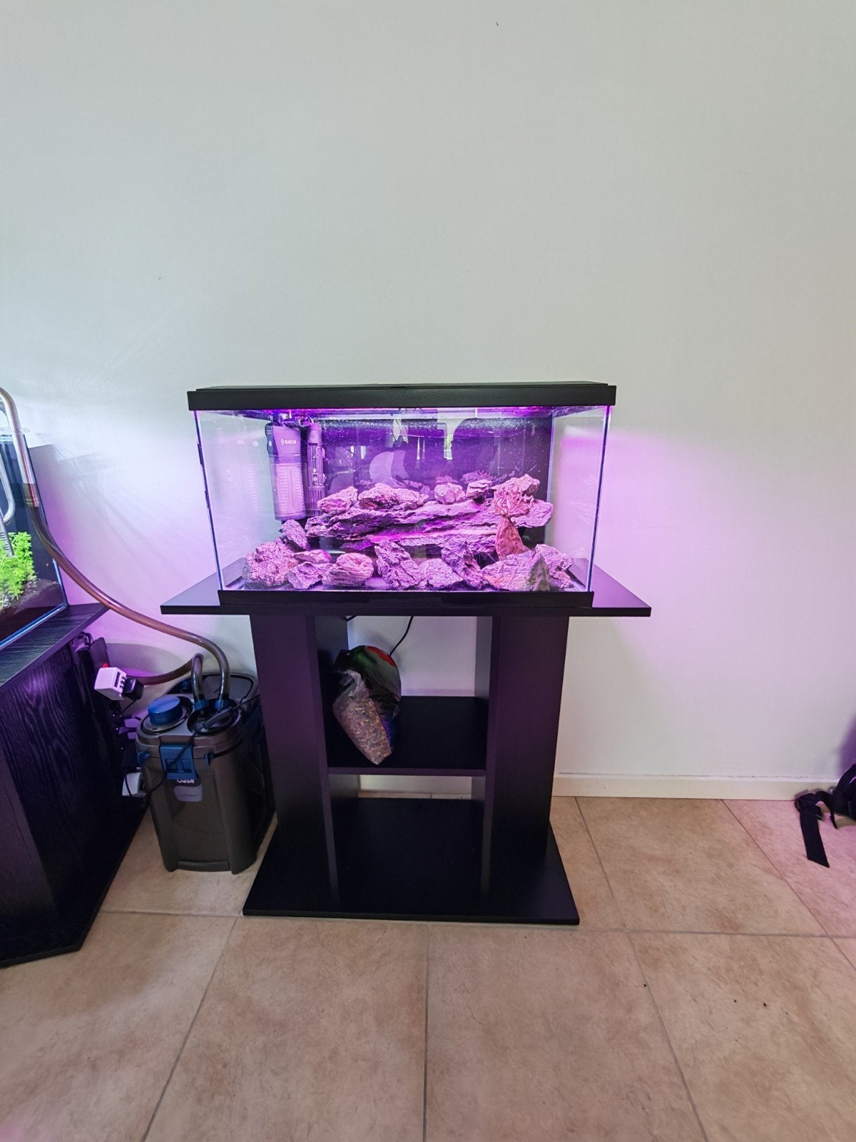 Aquarium 60 litres complet – avec meuble et accessoires, Couvercle inclus, Aquarium d'eau douce rempli, Enlèvement, Utilisé