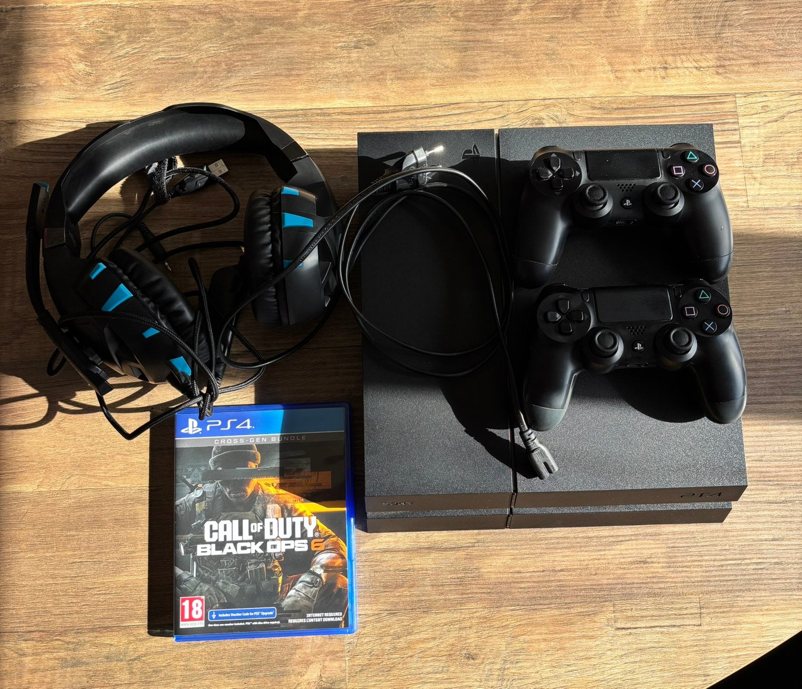 PlayStation 4 1 To + 2 manettes + Call of Duty Black Ops 6, Consoles de jeu & Jeux vidéo, Enlèvement, Comme neuf