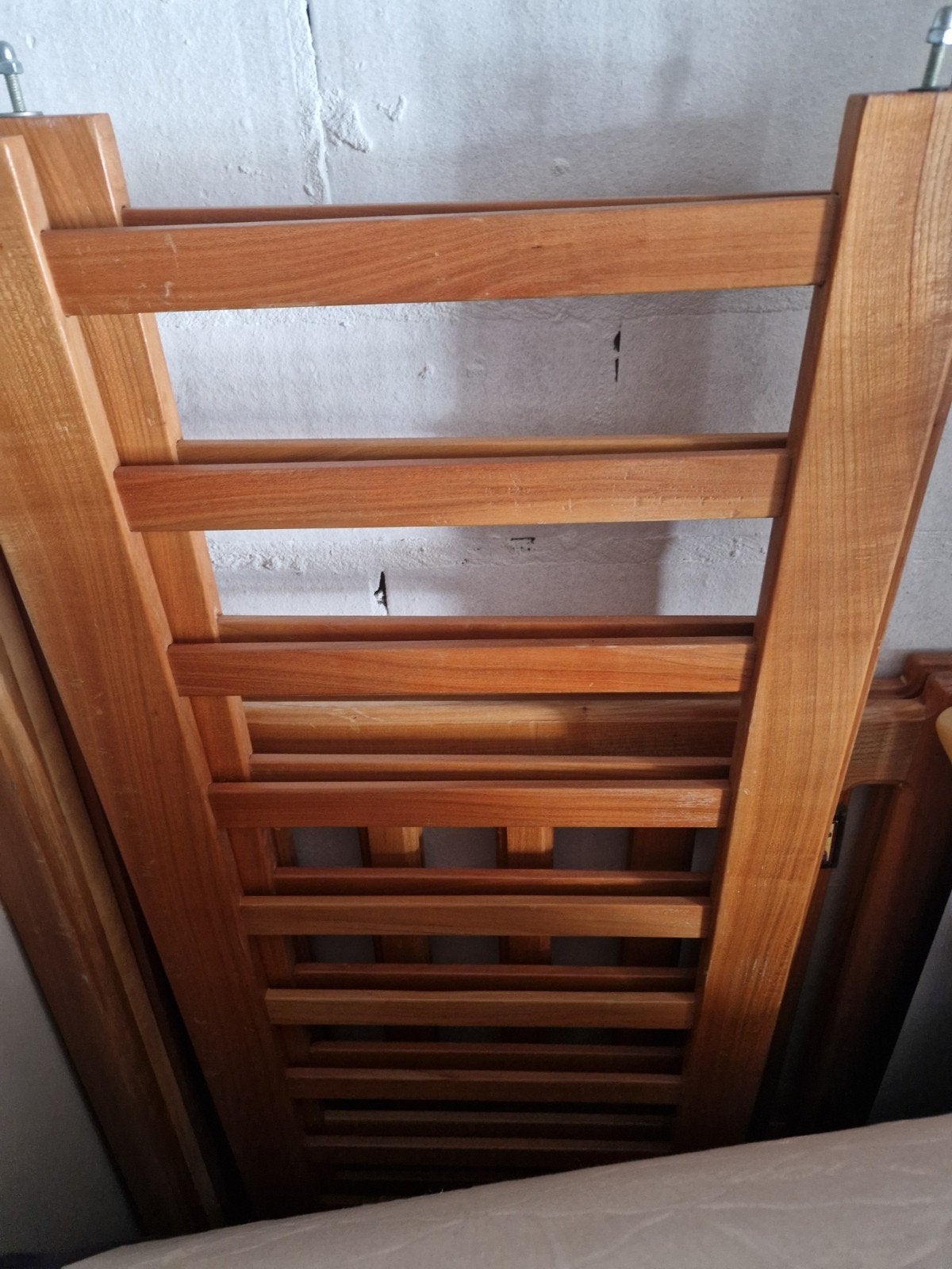 Lit bébé avec matelas en bonne état, Enfants & Bébés, Enlèvement