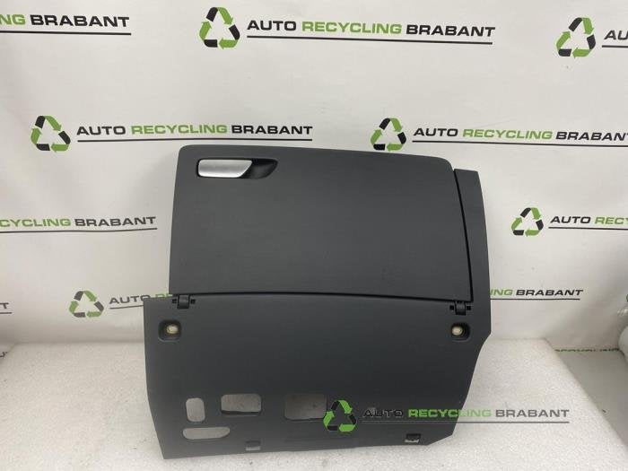 Boîte à gants d'un Audi A3, -, 3 mois de garantie, Utilisé, -
