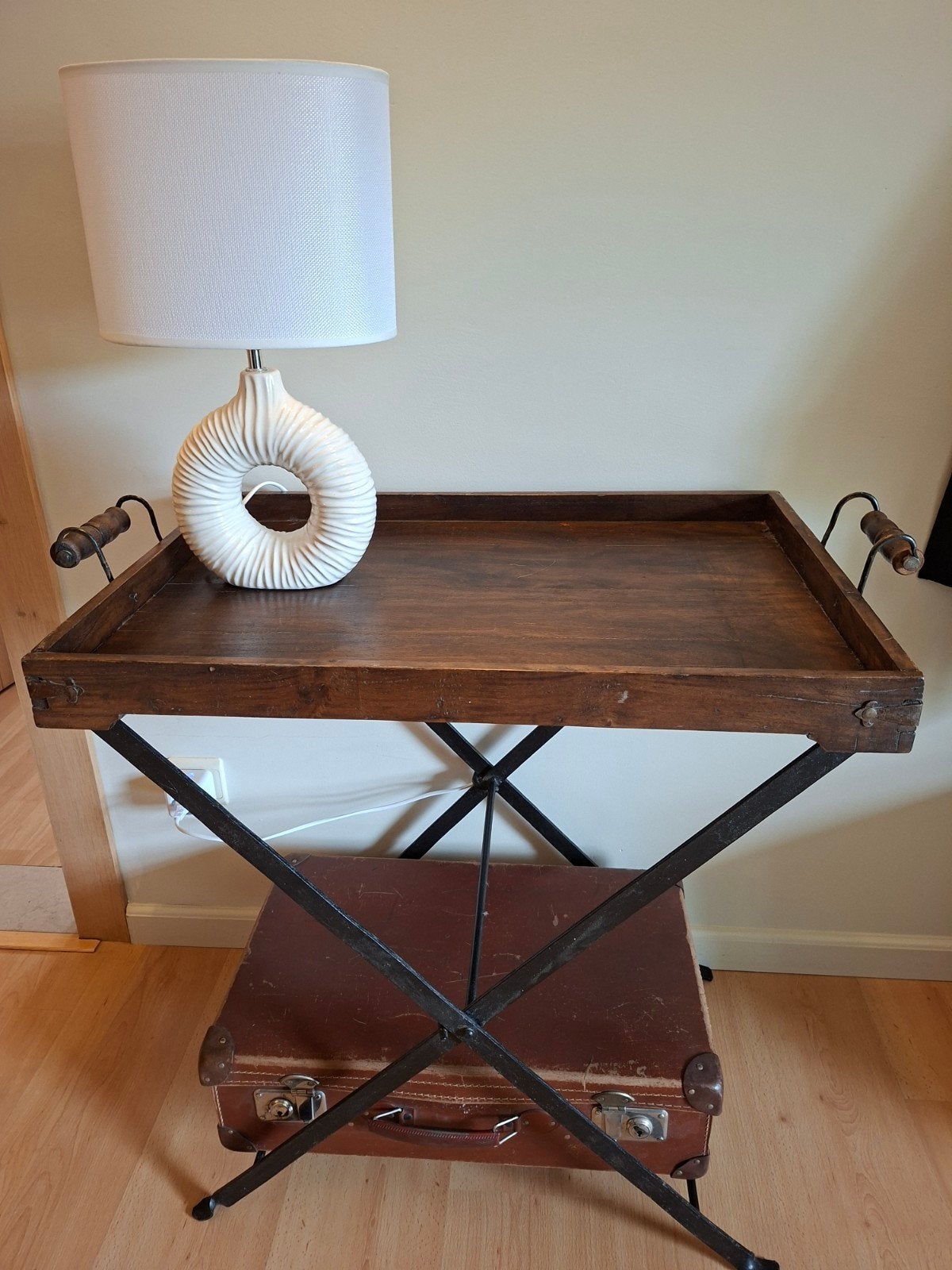 Houten bijzettafeltje, Ophalen
