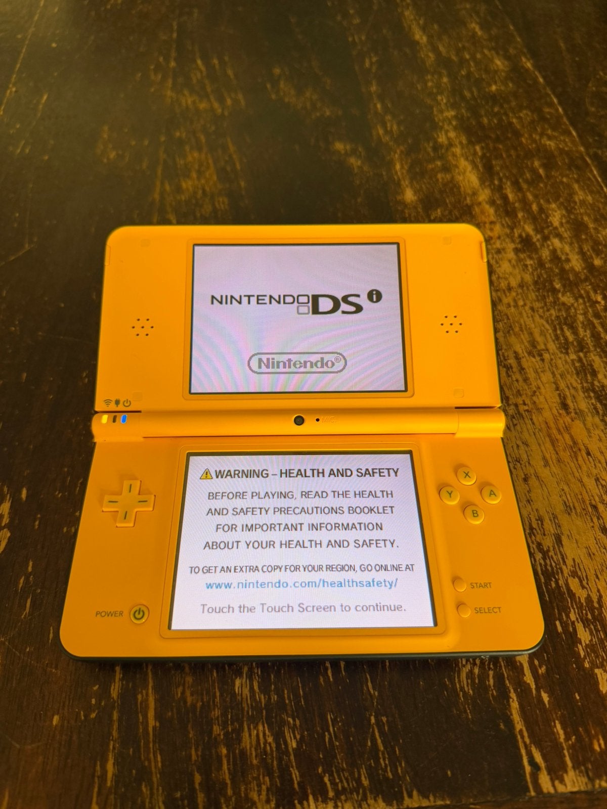 Nintendo 2dsi xl, Games en Spelcomputers, Ophalen, Nieuw, Geel