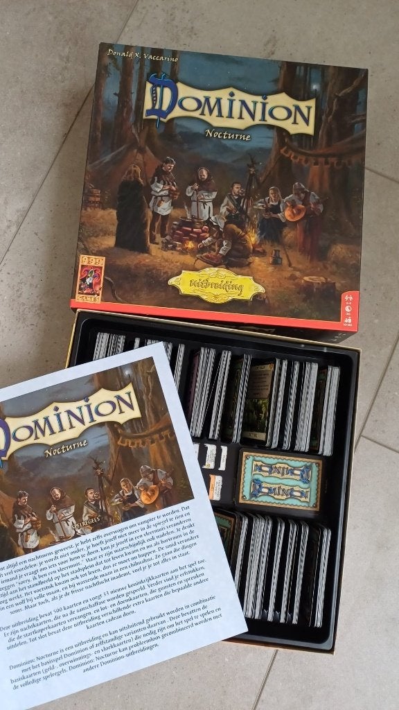 kaartspel nieuw Dominion Nocturne van 999 games, Hobby en Vrije tijd, Een of twee spelers, Ophalen of Verzenden, Nieuw, 999 games