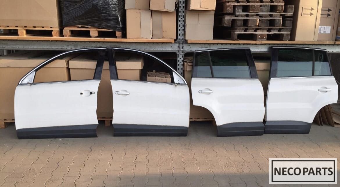 VW TIGUAN 5N0 LB9A PORTIER DEUR DEUREN DEUREN OP AANVRAAG!!, Arrière, Volkswagen, -, Haillon arrière