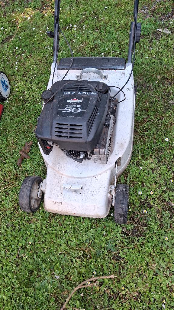 Zelftrekkende grasmaaier briggs en stratton, Tuin en Terras, Grasmaaiers, Ophalen, Gebruikt, Opvangbak, Benzine-grasmaaier
