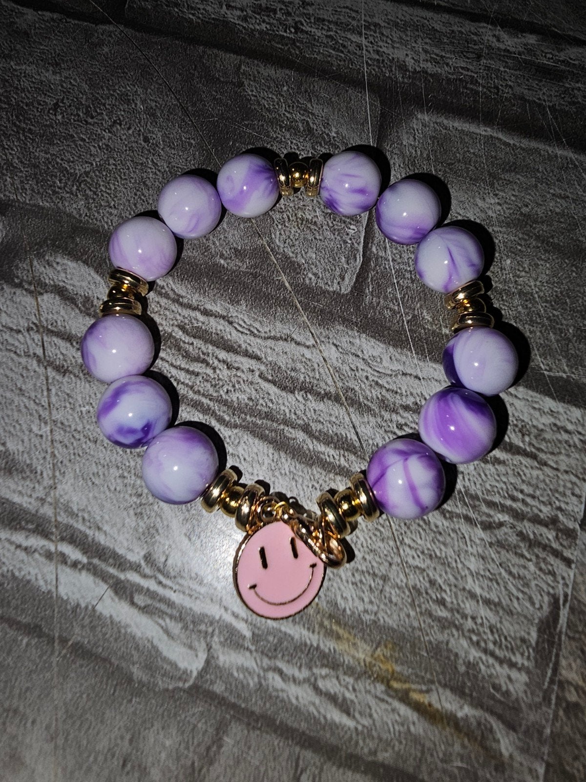 mooie Kleine handgemaakte armbandje, Bijoux, Sacs & Beauté, Bracelets, Neuf, Avec bracelets à breloques ou perles, Violet, Enlèvement