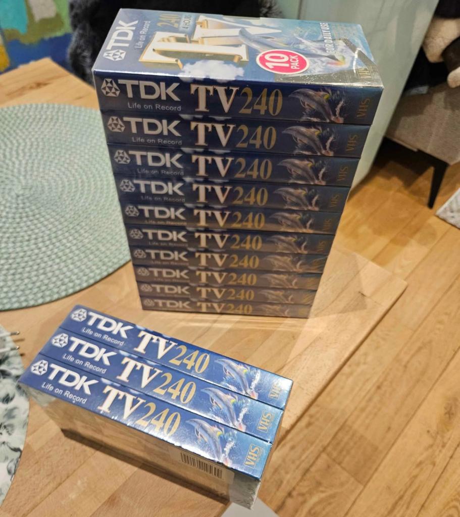 Lot de 13 Cassettes VHS TDK TV240 – Neuves sous blister, Enlèvement ou Envoi, Comme neuf