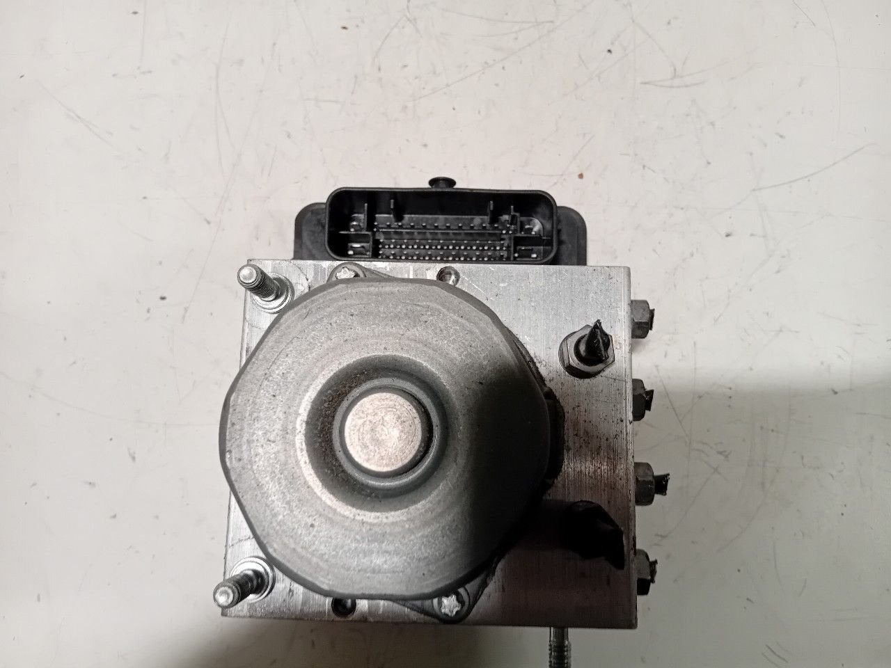 Abs pomp Renault Clio, Onderdelen@venauto.nl, Van der Ven Autorecycling B.V., Gebruikt, Ettenseweg 76, 4706 PB Roosendaal, The Netherlands