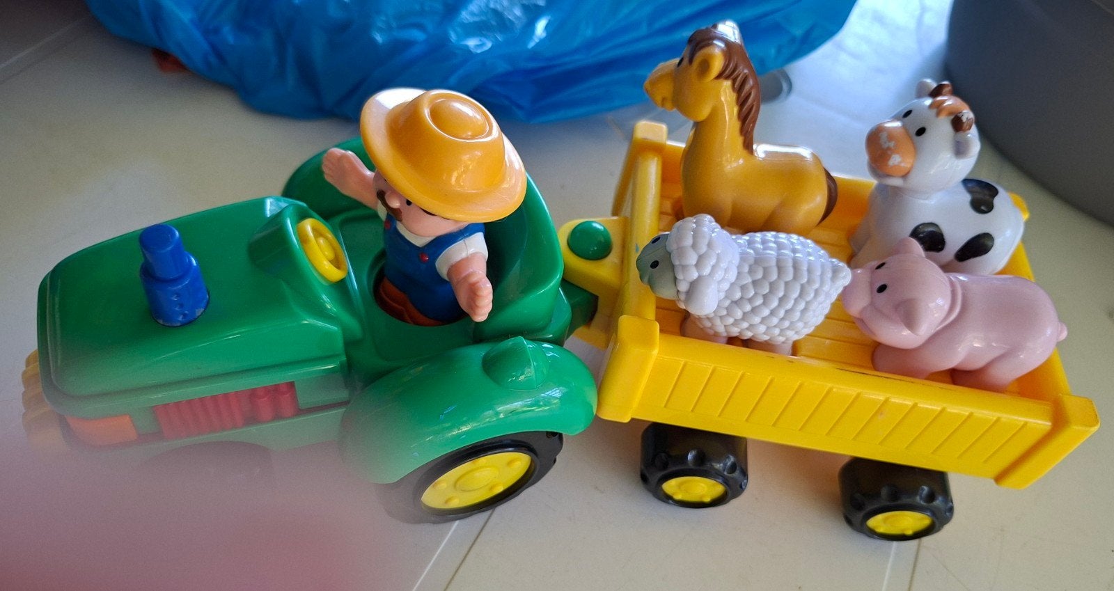 Tracteur avec remorque.  Très bon état, Enlèvement