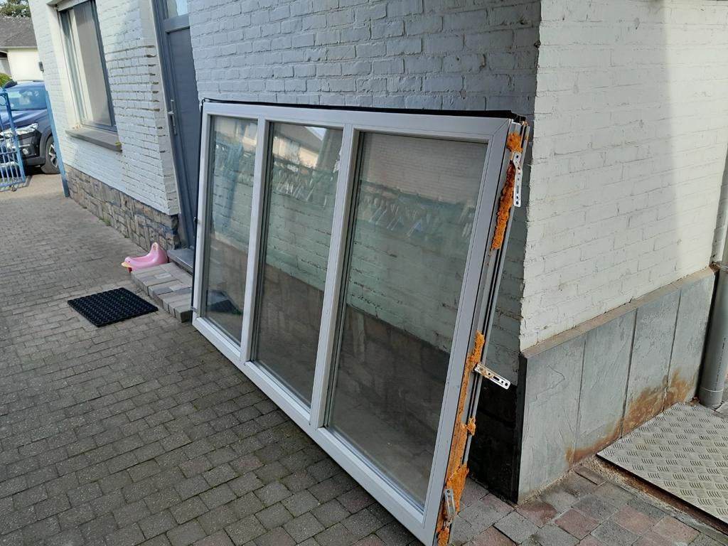 Vast raam 2,20 x 1.30 meter, Ophalen