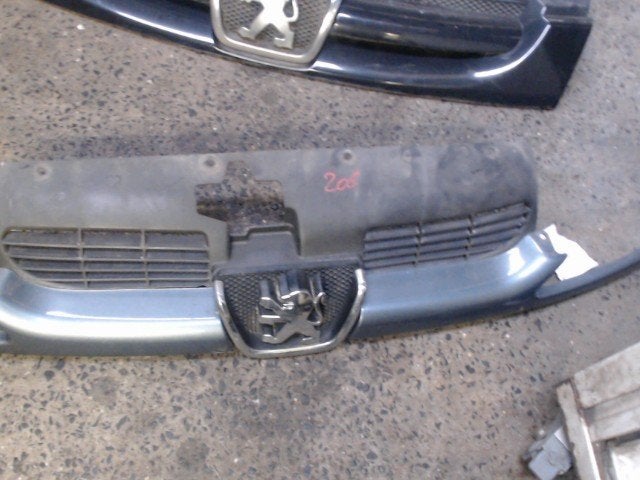 Calandre Peugeot 206 1998-2009 LP/15738, Ophalen, Gebruikt, Voor, Peugeot