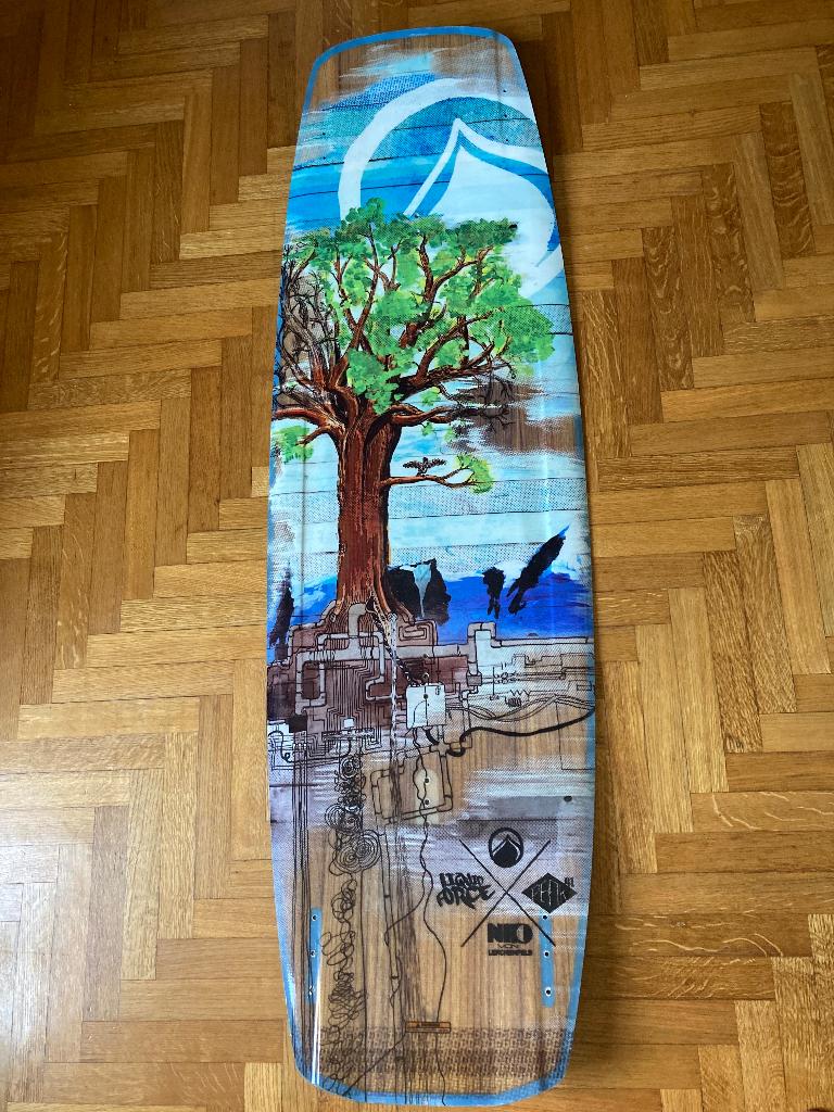 Wakeboard Liquid force Peak  141 et chausses Ultra 41-44, Sports nautiques & Bateaux, Wakeboard, Neuf, Planche, Enlèvement