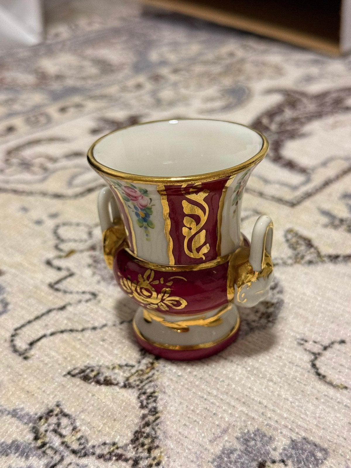 Miniatuur van Limoges met kroon -Handbeschilderd porselein, Antiek en Kunst, Ophalen of Verzenden
