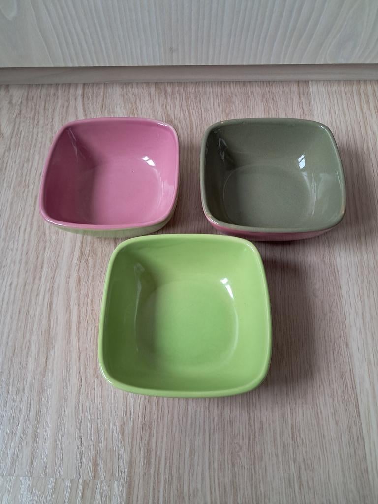 Set van 3 kleine roze en groene aperitiefschaaltjes, Huis en Inrichting, Keuken | Servies, Ophalen of Verzenden, Gebruikt, Kom(men)