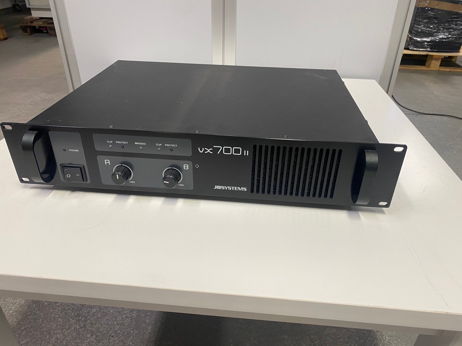 3x JB Systems eindversterker – 2x VX700 II + 1x VX200, TV, Hi-fi & Vidéo, Enlèvement, Comme neuf