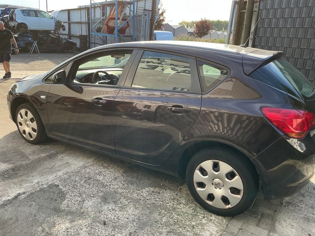 SCHOKBREKER LINKS ACHTER Astra J (PC6 / PD6 / PE6 / PF6), Gebruikt, Opel, Opel Automobile GmbH, Kontakt-opel@opel.com