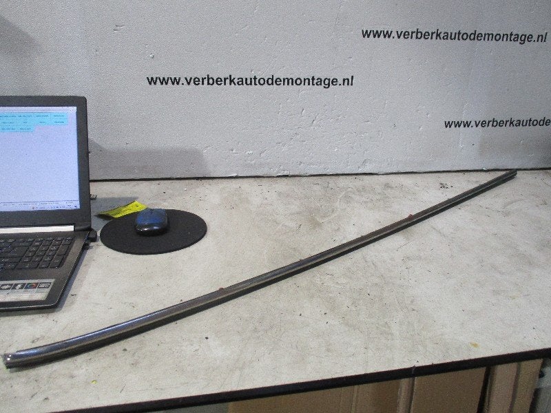 PROTECTION AILE ARRIERE DROIT Mercedes-Benz / 8 (W115), Mercedes-Benz, Utilisé, Arrière, Dialog.mb@mercedes-benz.com