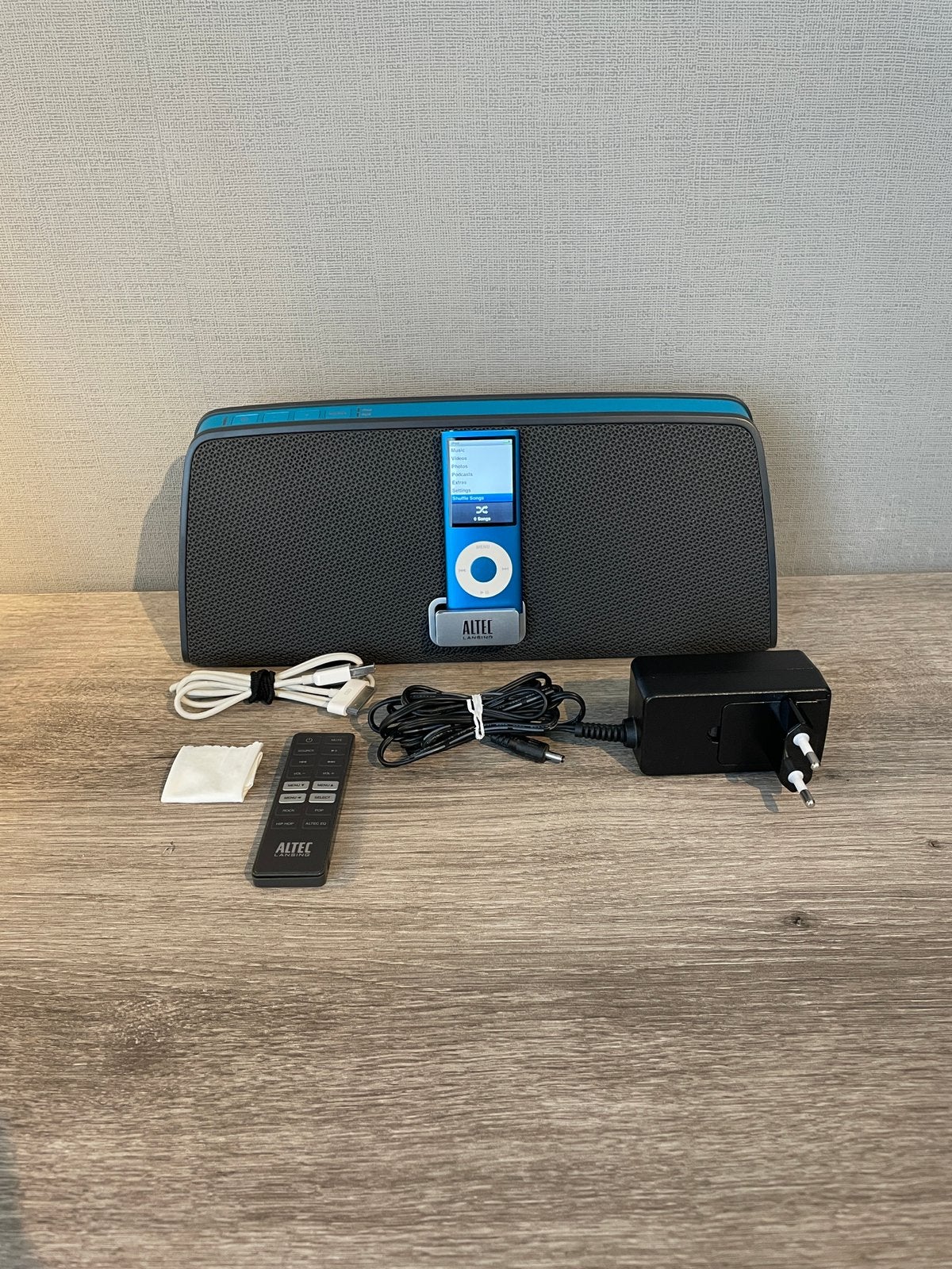 Altec Lansing iMT630 docking station + Apple Ipod nano 16GB, TV, Hi-fi & Vidéo, Lecteurs Mp3 | Apple iPod, Enlèvement ou Envoi