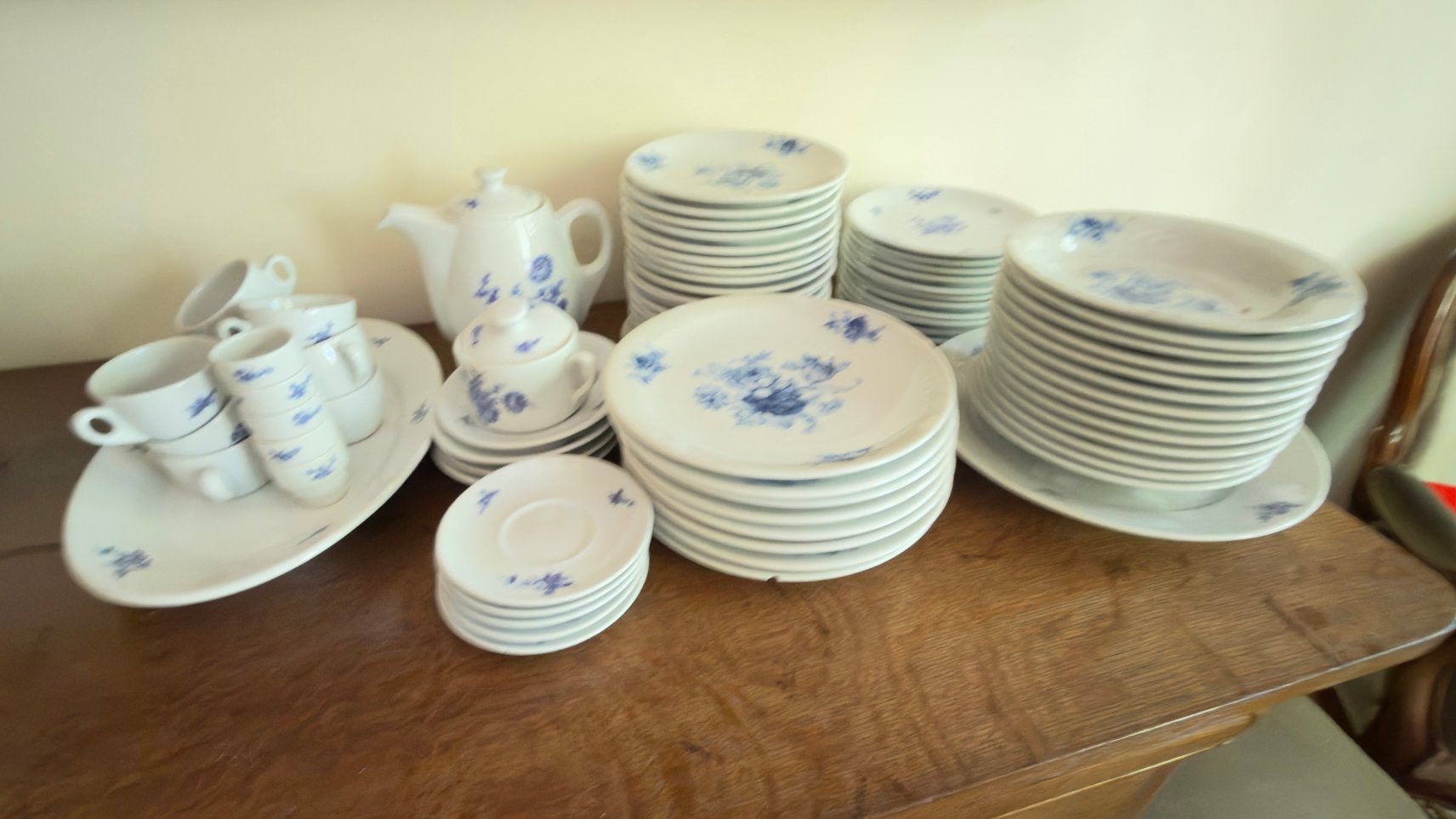 Lot de vaisselle en porcelaine de baudour Belgique, Antiquités & Art, Enlèvement