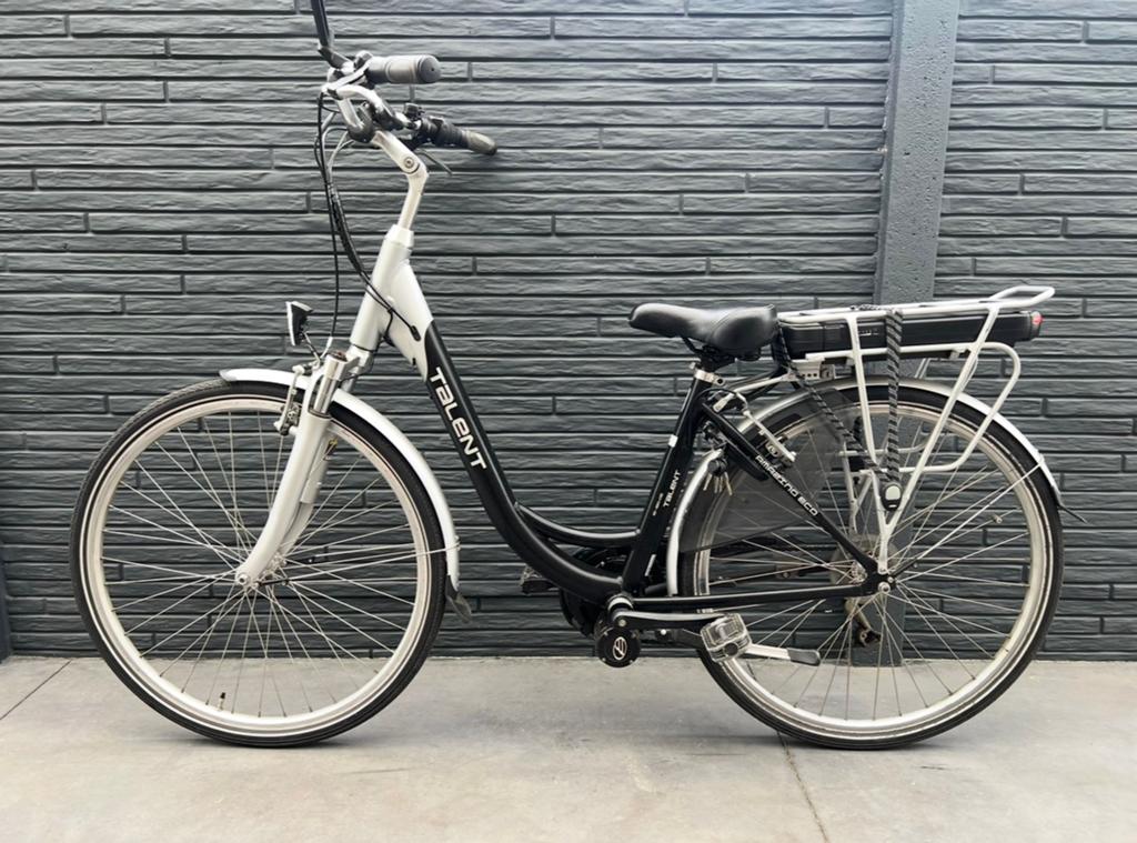 Vélo électrique à moteur central en très bon état, Vélos & Vélomoteurs, Enlèvement, Comme neuf