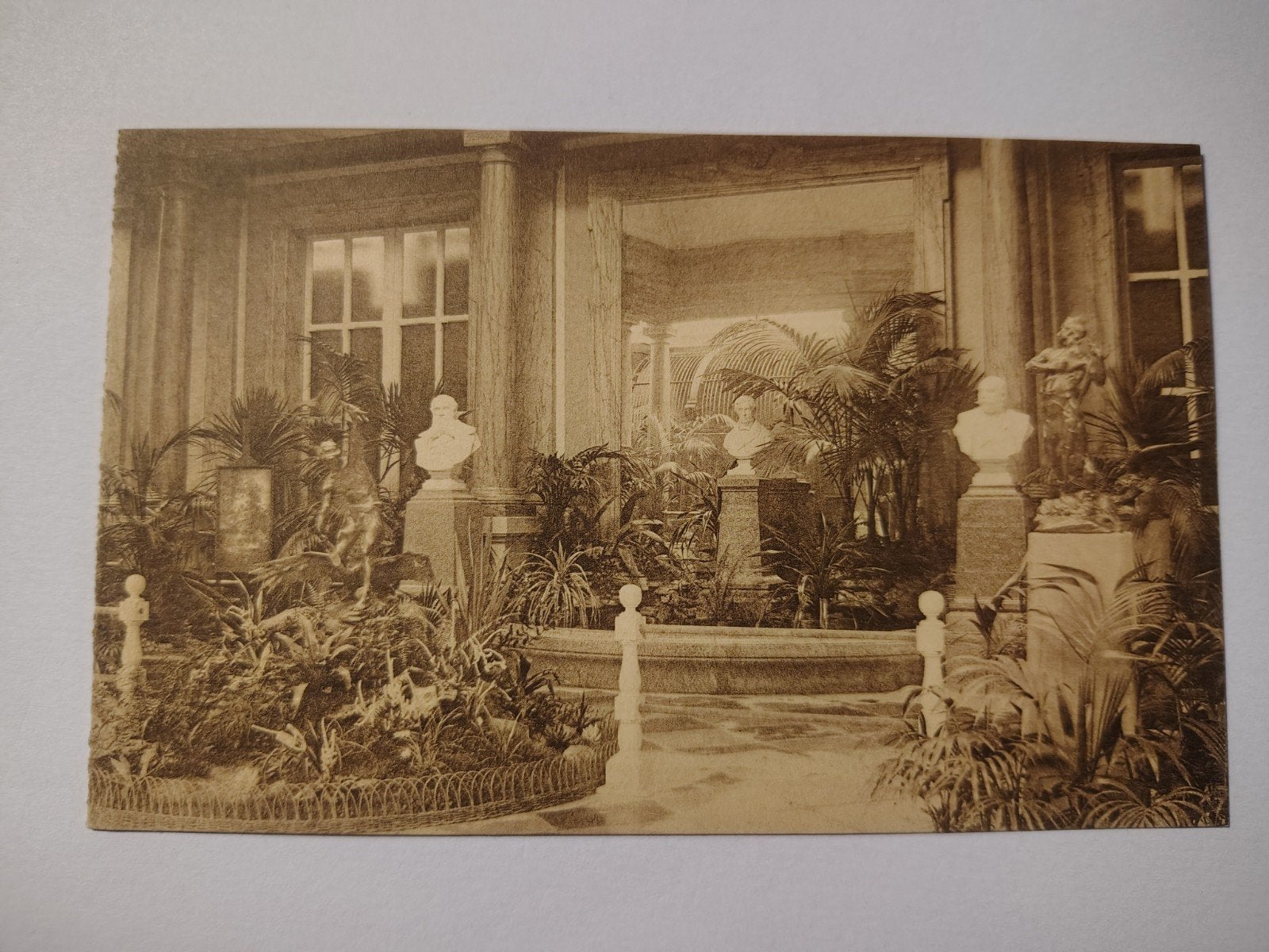 Antwerpen Zoo Borstbeelden der Bestuurders (Leeuwenpaleis), Ophalen of Verzenden, Antwerpen