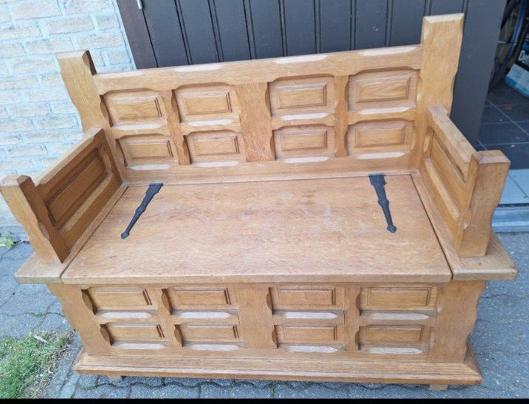 Antieke halbank met koffer, Ophalen