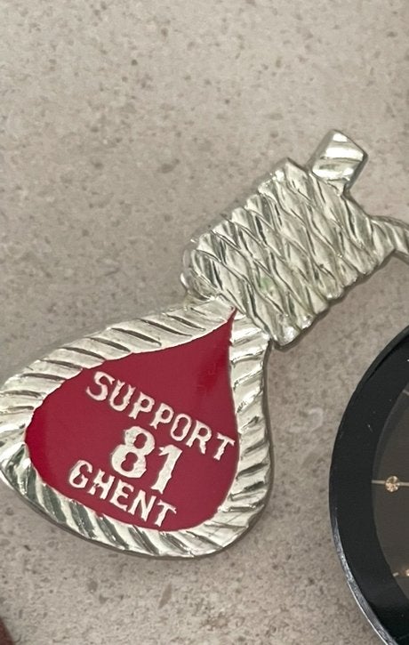 Support à épingles 81 Ghent, Collections, Enlèvement ou Envoi, Neuf, Marque, Insigne ou Pin's