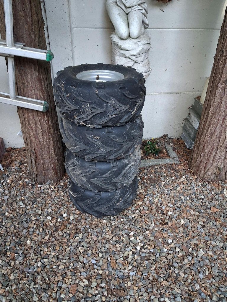 Banden voor een Quad., Motoren, Ophalen