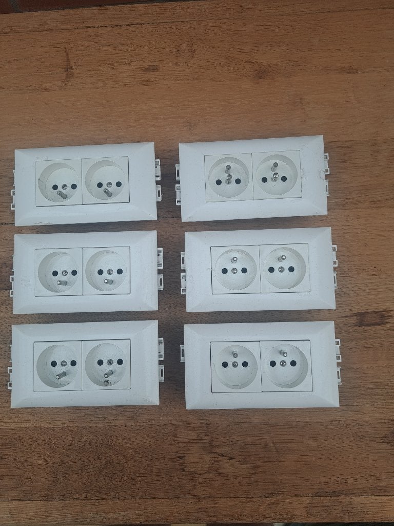 Legrand stopcontacten voor kabelgoot., Ophalen, Gebruikt, Stopcontact