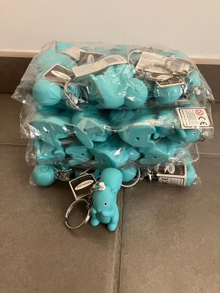 12 sleutelhangers groot eekhoorn lichtblauw, Enlèvement ou Envoi, Neuf