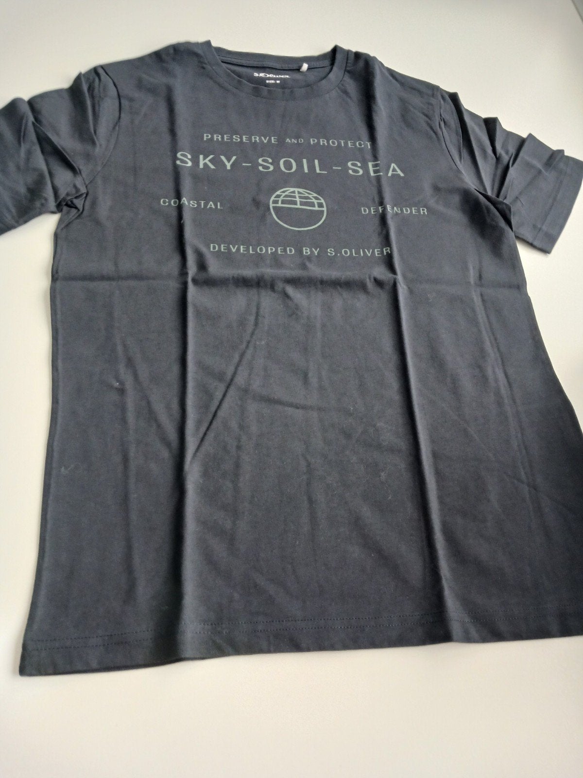 Blauwe t-shirt merk S Oliver net als nieuw te koop.Maat M, Kleding | Heren, T-shirts, Ophalen, S Oliver, Zo goed als nieuw, Maat 48/50 (M)