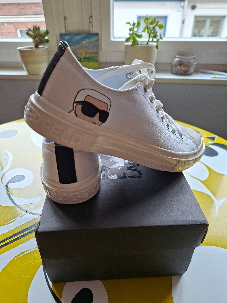 Sneakers karl Lagerfeld maat 41 past als maat 42, Kleding | Dames, Karl Lagerfeld, Wit, Nieuw, Ophalen of Verzenden