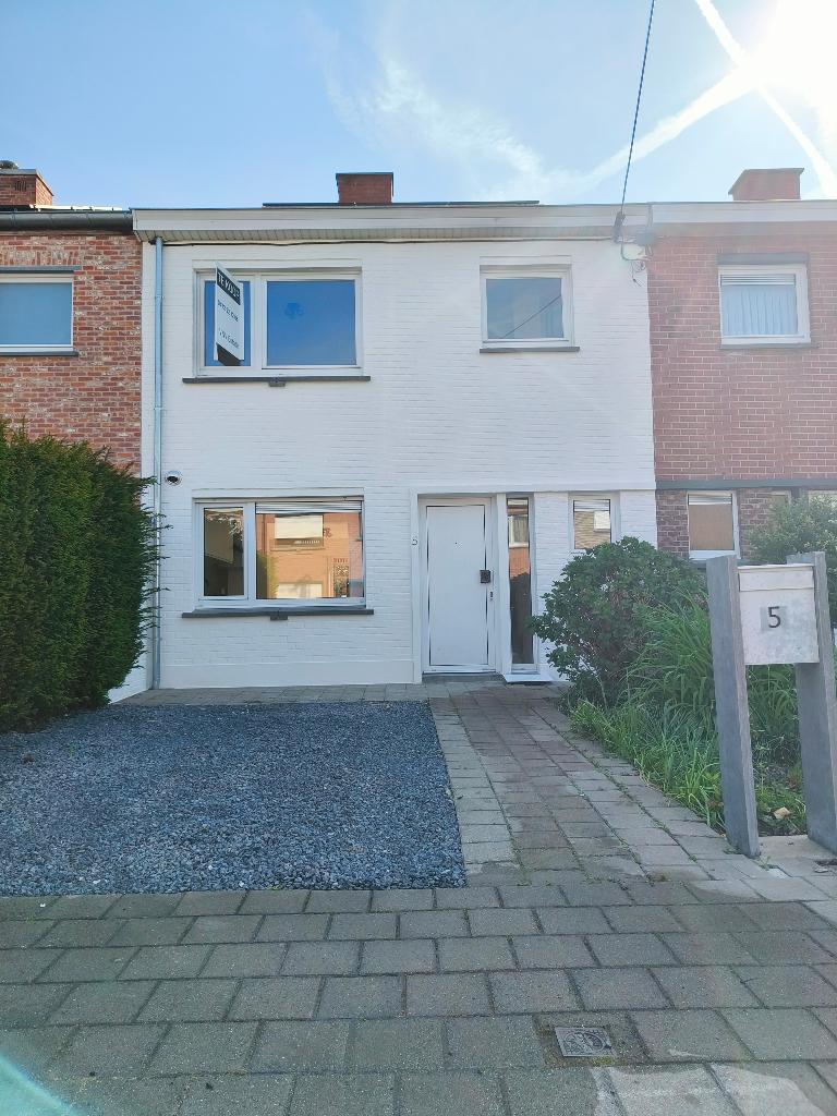 Gerenoveerde rijwoning met garage in Anzegem, Immo, Maisons à vendre, Maison 2 façades, Province de Flandre-Occidentale, 200 à 500 m²