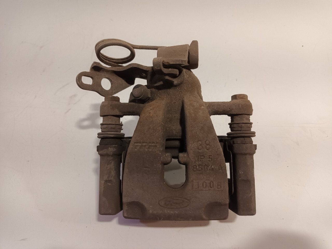 Remklauw links achter Ford Kuga, Onderdelen@venauto.nl, Van der Ven Autorecycling B.V., Gebruikt, Ettenseweg 76, 4706 PB Roosendaal, The Netherlands
