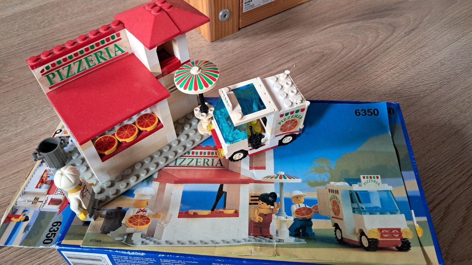Lego set pizza to go, Ophalen