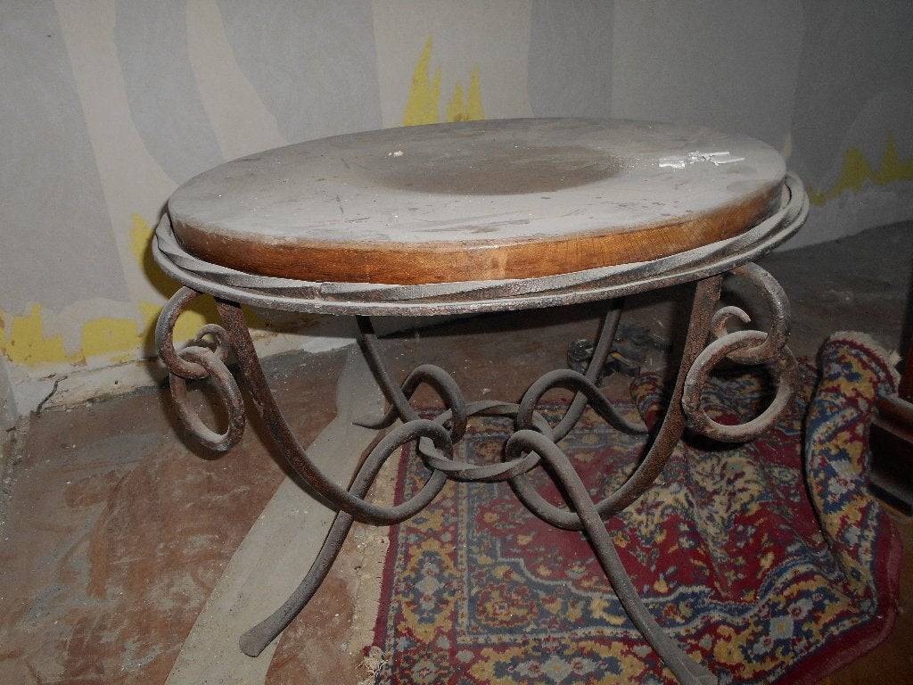 petite table en fer forgé agrémenter de chêne, Antiquités & Art, Enlèvement