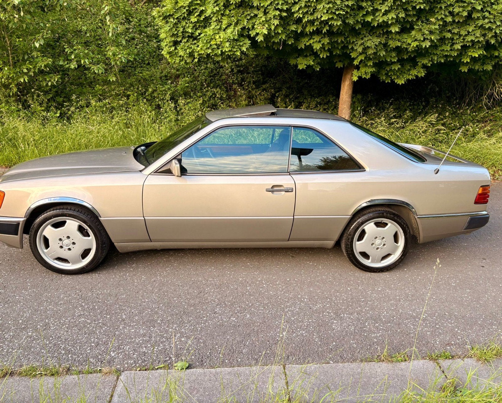 Mercedes 300ce 1989 172.000klm, Autos, Achat, Verrouillage central, Automatique, Particulier