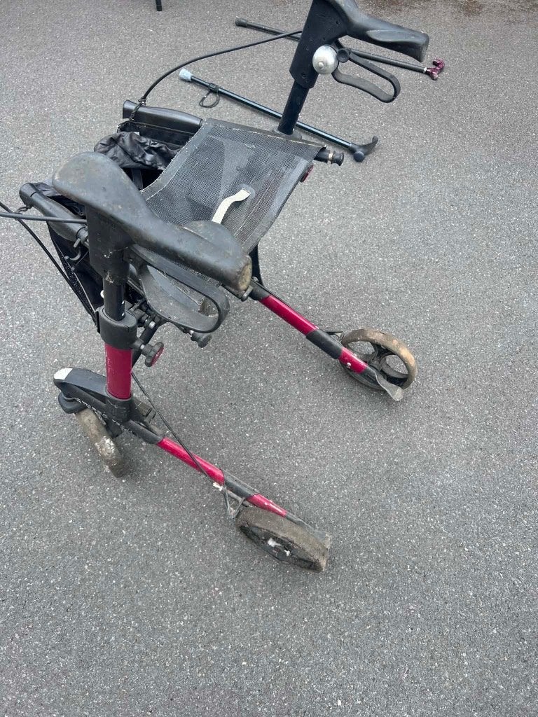 Zeer degelijke rollator aangekocht bij Assist!, Diversen, Rollators, Gebruikt, Lichtgewicht, Opvouwbaar, Ophalen