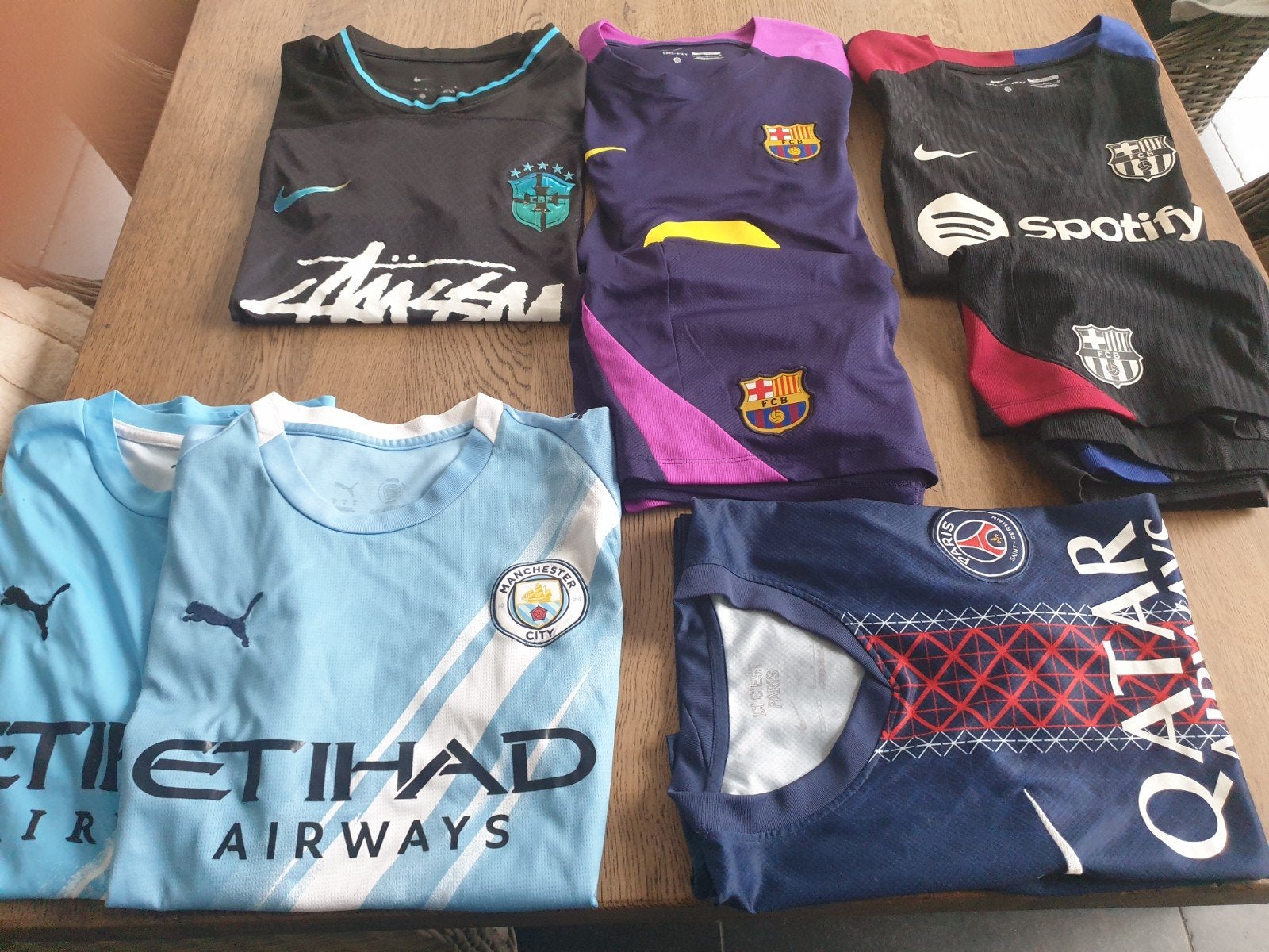 Set voetbal shirts en 2 broekjes zgan..., Maat M, Ophalen of Verzenden, Shirt