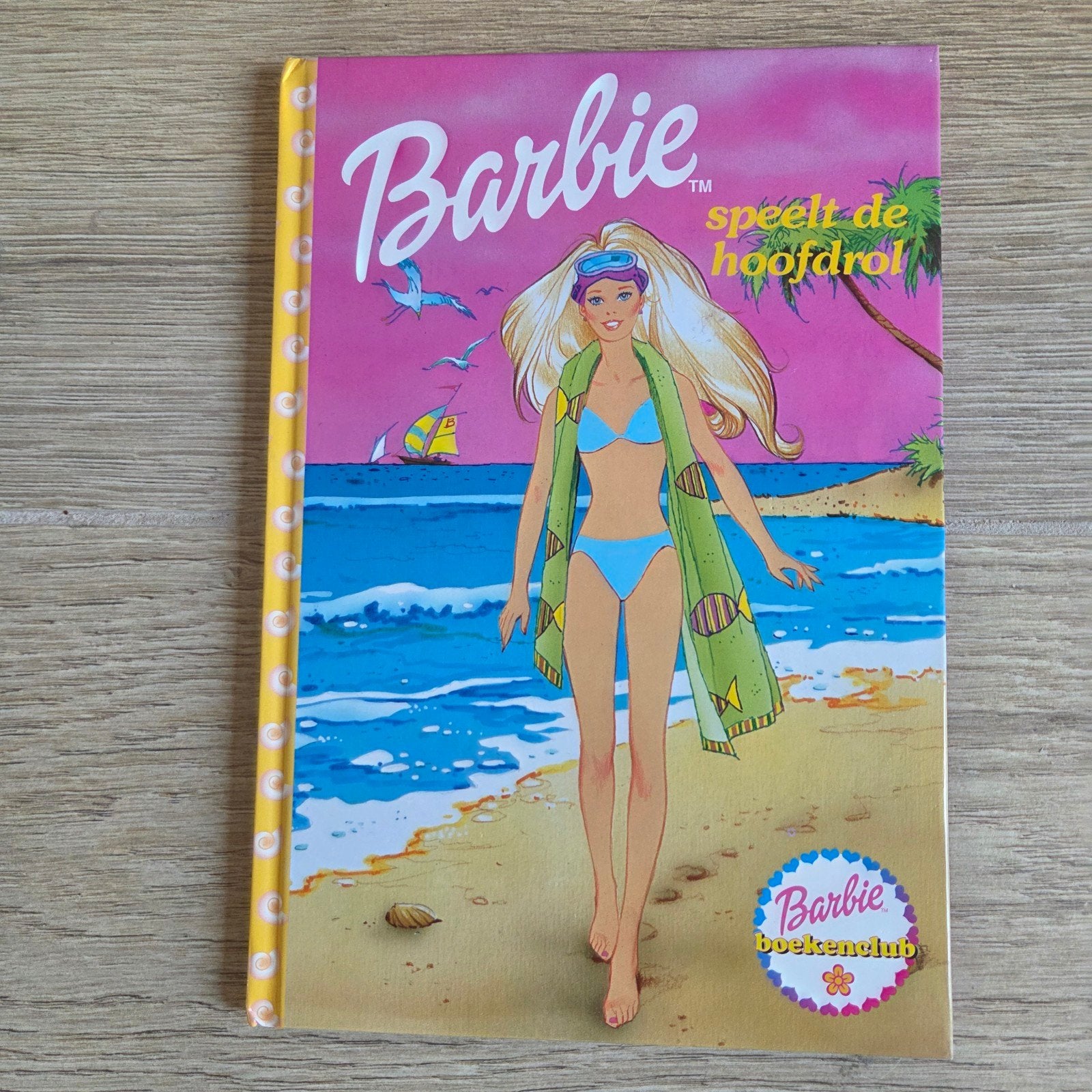 Barbie speelt de hoofdrol, Enlèvement ou Envoi, Comme neuf, Fiction