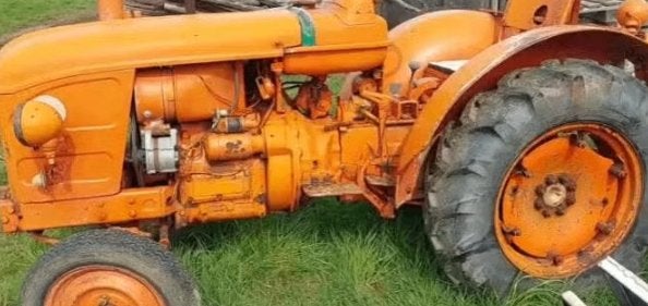 Traktor v72 Renault, Articles professionnels, Enlèvement, Utilisé, Renault, Jusqu'à 2500